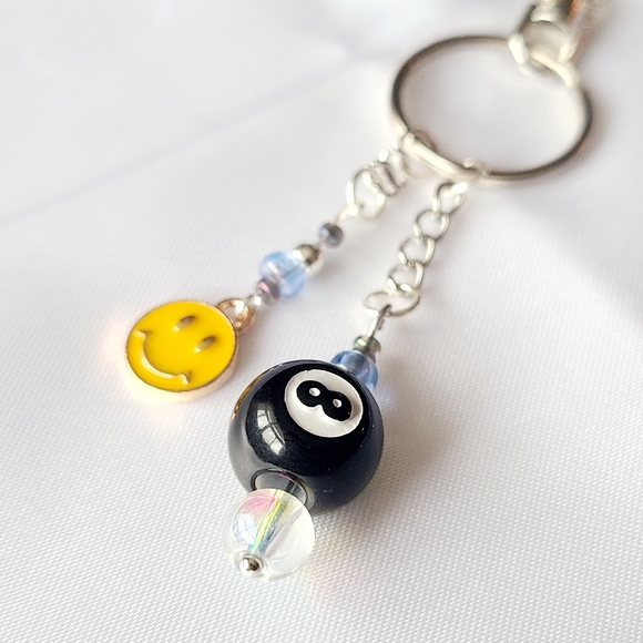 Lucky smiley charm keychain bead keyring 8 ball y2k - Picture 2 of 4